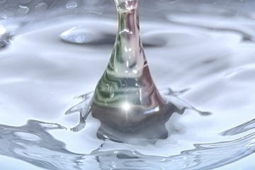 Tratamento mais simples a ser dado para a água de chuva antes do armazenamento é a separação e descarte da água da primeira chuva, responsável pela lavagem da atmosfera e dos contaminantes presentes na superfície dos telhados