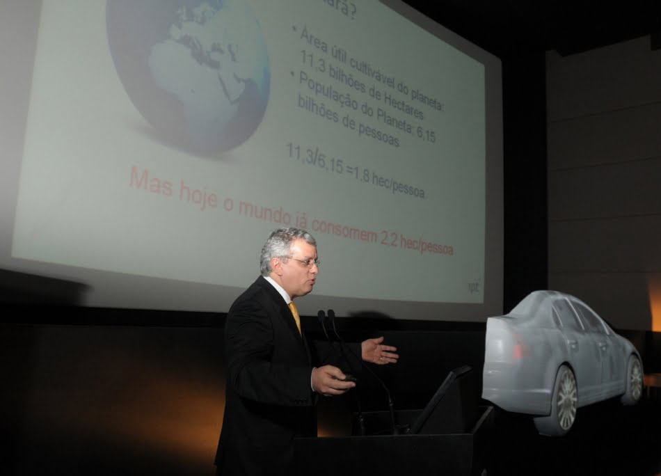 Oportunidades automotivas 1 Oliveira fala aos jornalistas: importância da sustentabilidade nos projetos de engenharia