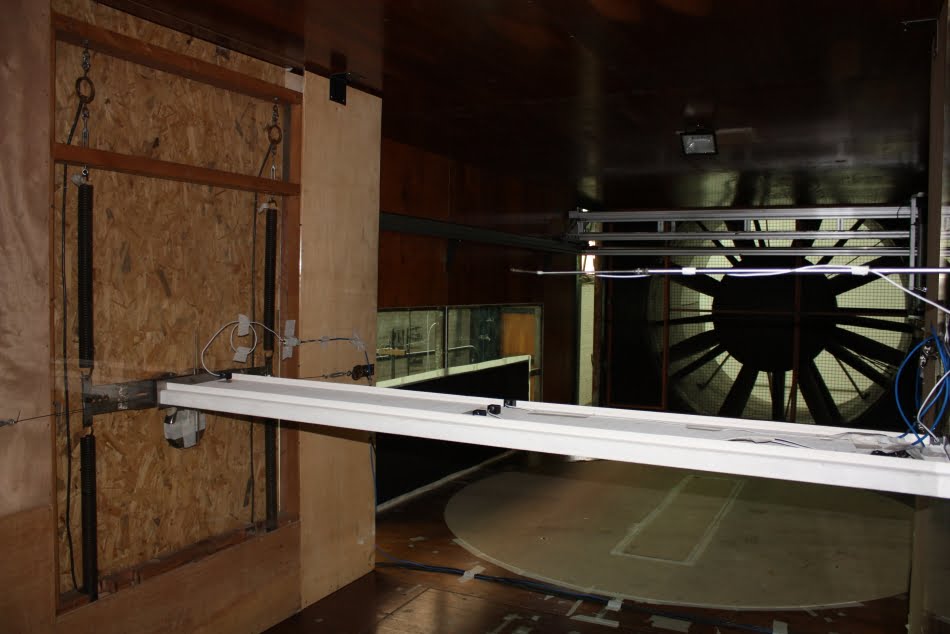 Nova ponte da Marginal Tietê 1 Modelo do tabuleiro da ponte montado no túnel de vento simula as condições reais