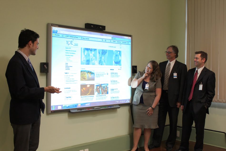 Intercâmbio canadense 1 Valle (esq) apresenta projetos do IPT a Bystryk, Dyck e Olsen