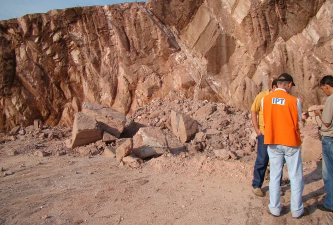 Relatório do Laboratório de Riscos Ambientais do IPT aponta riscos de desmoronamentos e deslizamentos na zona urbana da cidade