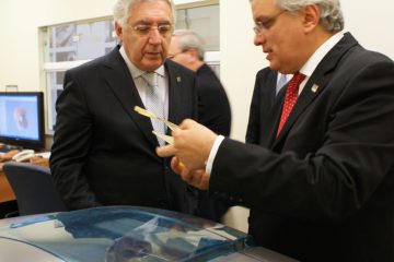 Guilherme Afif Domingos (à esq.) e João Fernando Gomes de Oliveira no Centro de Engenharia Naval e Oceânica