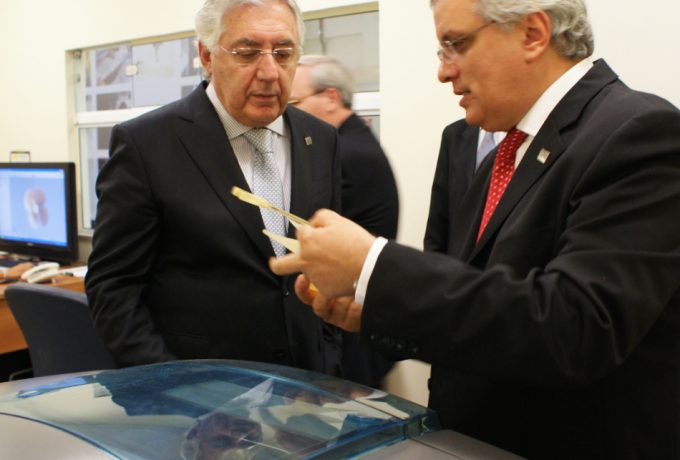 Guilherme Afif Domingos (à esq.) e João Fernando Gomes de Oliveira no Centro de Engenharia Naval e Oceânica