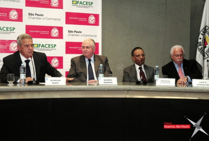 Autoridades saudaram o grupo de empresários contemplados