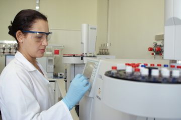 Helena Lima, do Laboratório de Análises Químicas: preparo para o processo de acreditação dos ensaios