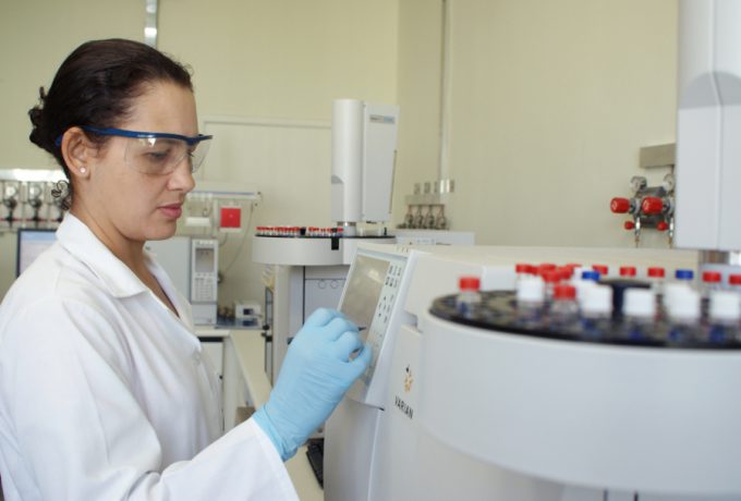 Helena Lima, do Laboratório de Análises Químicas: preparo para o processo de acreditação dos ensaios