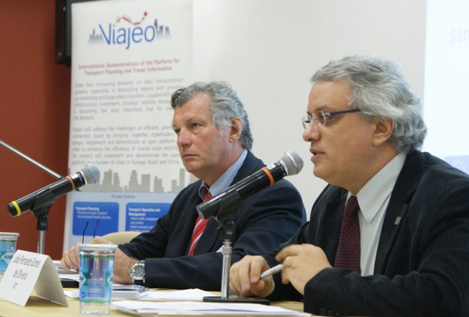 Landabaso (à esq.) e Gomes de Oliveira no evento: plataforma Viajeo permite compartilhamento de informações sobre transporte nas grandes cidades