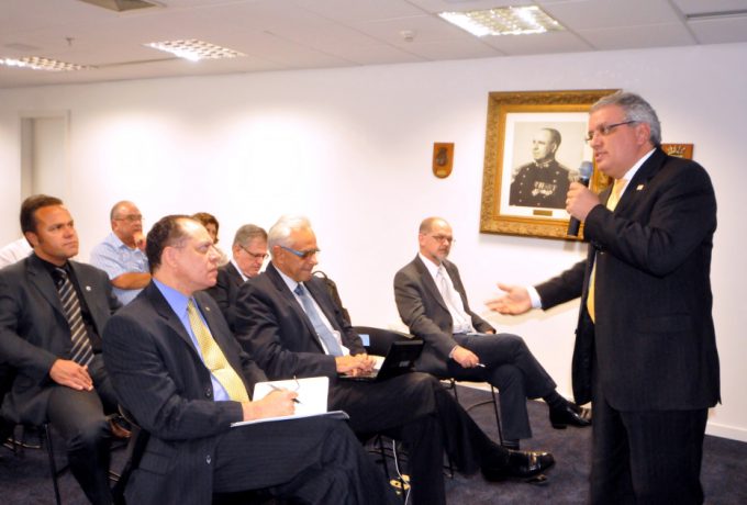 João Fernando faz palestra no CNPq. Na primeira fila, Glaucius Oliva (E), Ronaldo Mota e Fernando Landgraf. Crédito foto: Carlos Alberto da Cruz