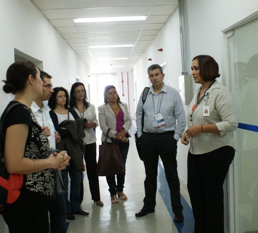 Delegação da espanha visita o Laboratório de Análises Químicas