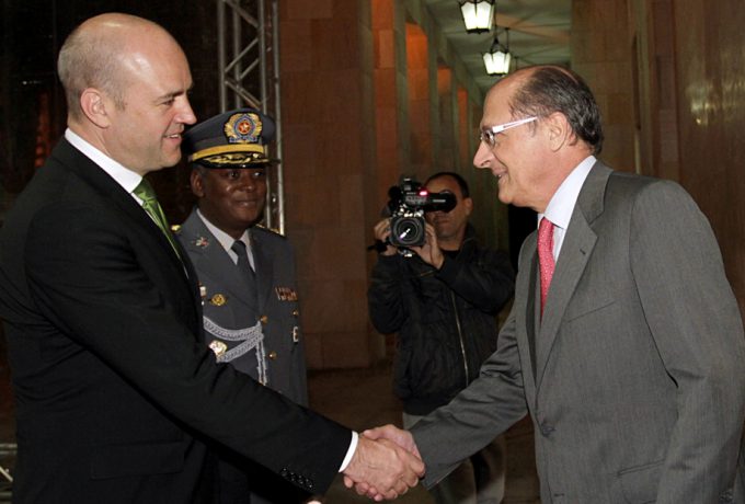 Governador Geraldo Alckmin (à dir.) cumprimenta primeiro-ministro da Suécia, Fredrik Reinfeldt (Crédito foto: Cris Castello Branco)