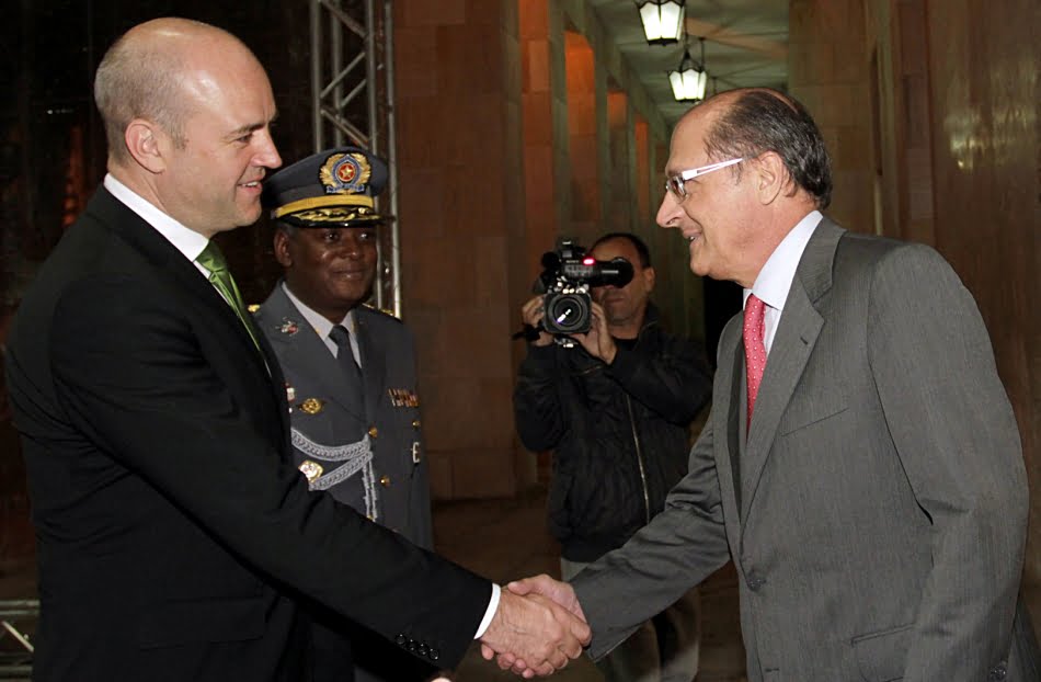 Governador Geraldo Alckmin (à dir.) cumprimenta primeiro-ministro da Suécia, Fredrik Reinfeldt (Crédito foto: Cris Castello Branco)