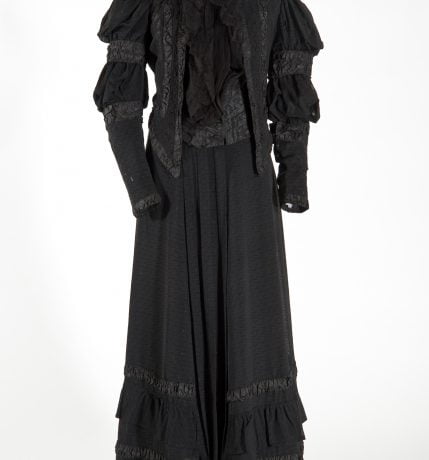 Pequenas amostras do tecido do vestido da Condessa do Pinhal foram fornecidas pelo Museu Paulista para análise no IPT