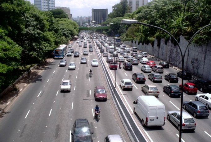 Trânsito em São Paulo: veículos precisarão adotar o etanol em 90% da frota para ajudar no sequestro de Gases do Efeito Estufa (GEE)