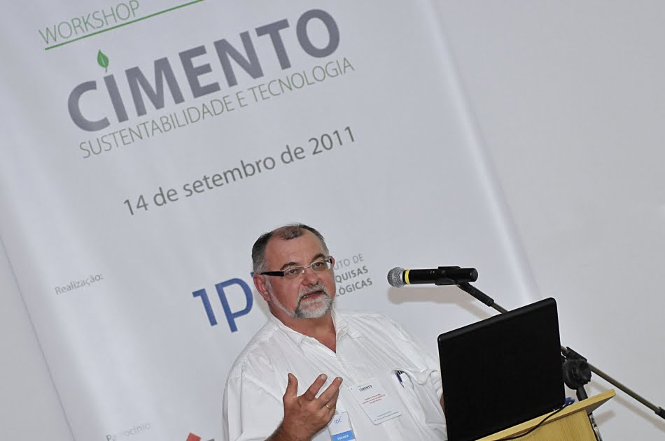 Herbert Pöllman, da Universidade Martin Luther, Alemanha, palestrou sobre uso de escória de manganês como adição ao cimento