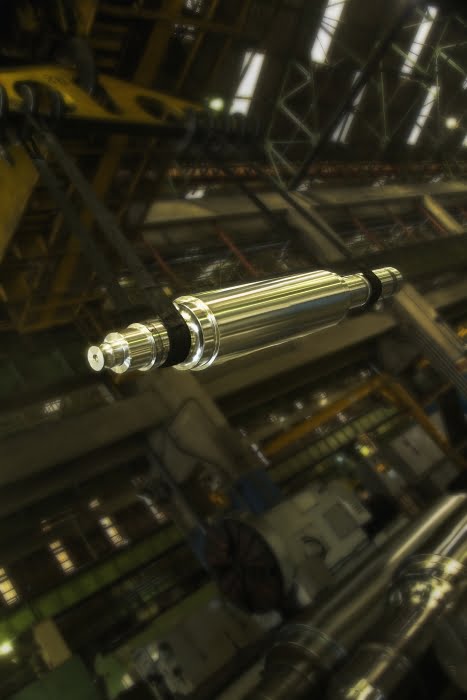 Cilindro de laminação é um ‘bimetal’ feito com materiais fundidos e depois usinados: peso da peça é de 10 toneladas | crédito: Gerdau