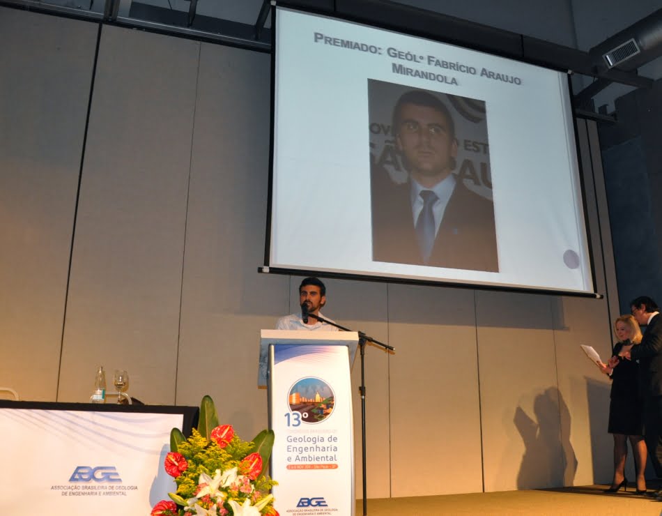Geólogo do Laboratório de Riscos Ambientais recebeu Prêmio Lorenz Döbereiner na abertura do 13º Congresso Brasileiro da ABGE