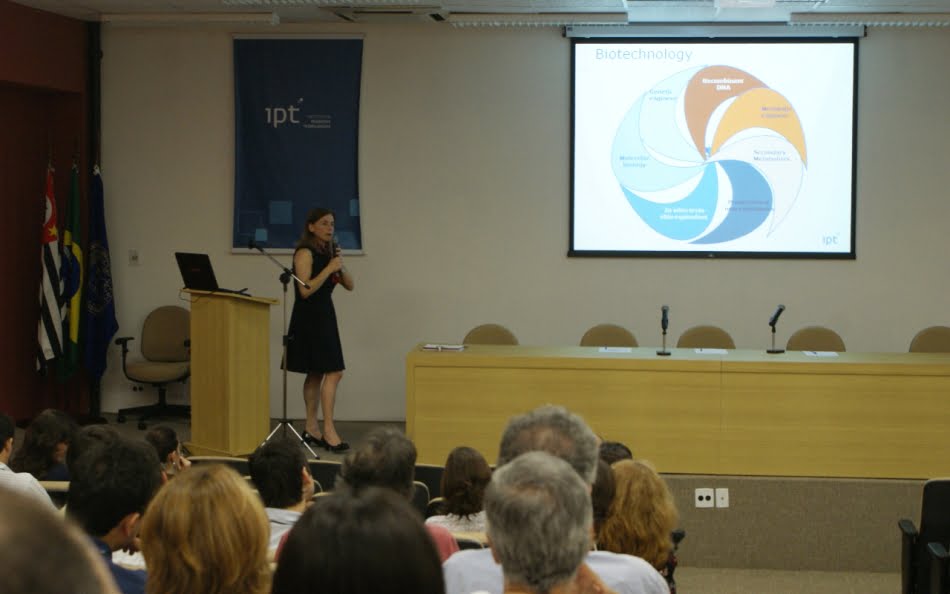 Filomena fala aos pesquisadores durante o ‘Café com tecnologia’: futuros laboratórios vão permitir que o IPT amplie o alcance das pesquisas de caráter multidisciplinar