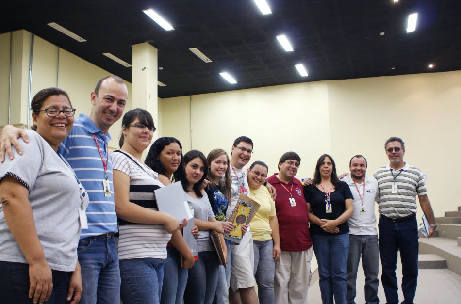 Ganhadores do concurso, grupo de professores e equipe do IPT na premiação realizada na Etec Osasco II