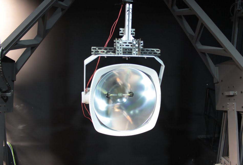 Projetor em estudo é um modelo desenvolvido para estádios de futebol e ginásios, que emprega lâmpadas de vapor metálico de 2 mil watts de potência