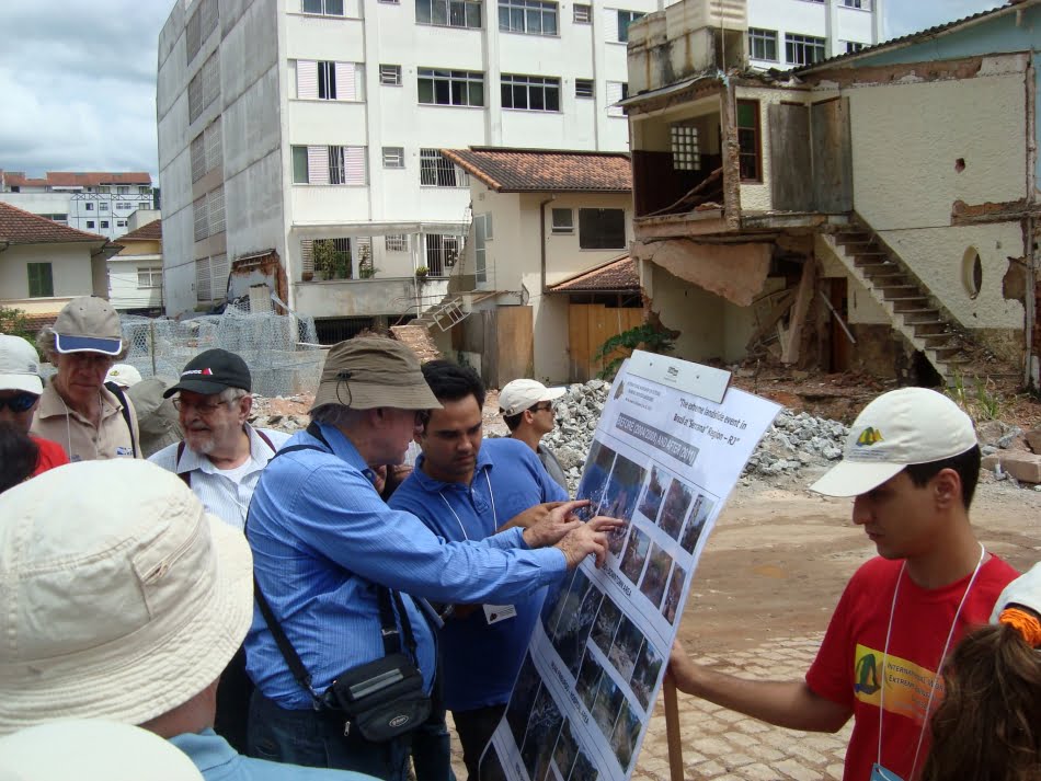 Participantes do workshop visitaram áreas atingidas pelos deslizamentos na cidade de Nova Friburgo