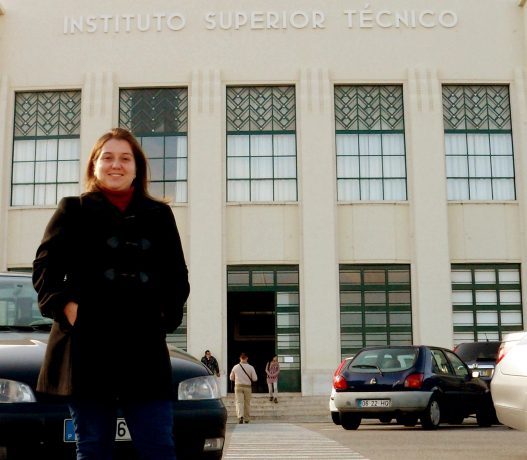 Pesquisadora Gislaine M. Bragagnolo Nunes foi para Portugal pelo PDCE e ficou em treinamento no Instituto Superior Técnico