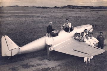 Equipe do IPT no voo inaugural do modelo Planalto em 1942