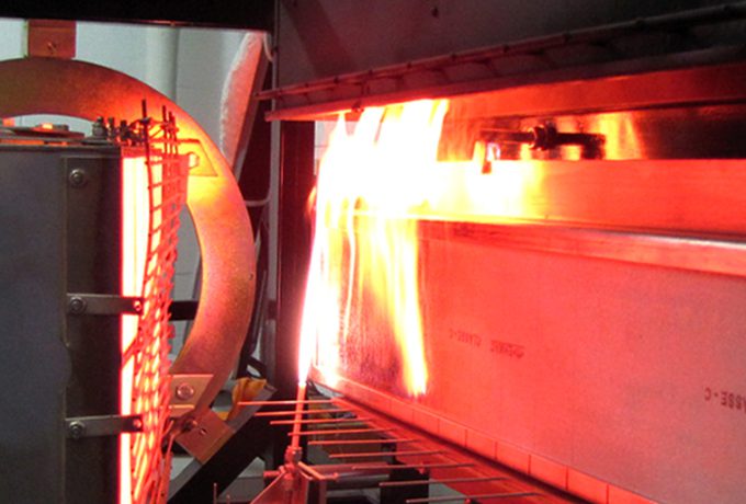 ensaio de propagação de chamas em material de revestimento naval