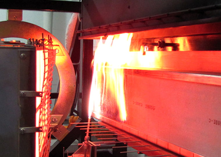 ensaio de propagação de chamas em material de revestimento naval