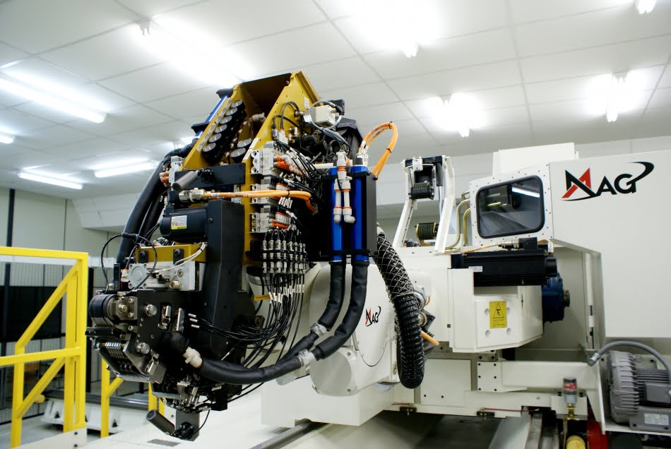 Fiber placement machine, única no hemisfério sul, instalada no laboratório de São José dos Campos