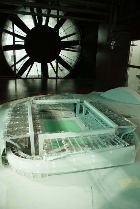 Ensaios no túnel de vento incluem as maquetes do estádio e do Ginásio Aecim Tocantins (à dir), localizado no entorno da Arena Pantanal