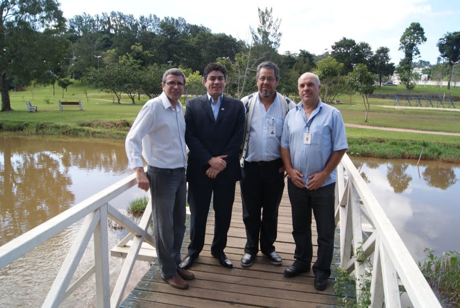 (Esquerda p/ direita) Secretário municipal de Meio Ambiente, Joaquim G. de Oliveira, Secretário Estadual de Turismo, Claudio Valverde, pesquisadores do IPT, Gerson Salviano de Almeida Filho e Claudio Luiz Ridente     Foto: Prefeitura de Bragança Paulista
