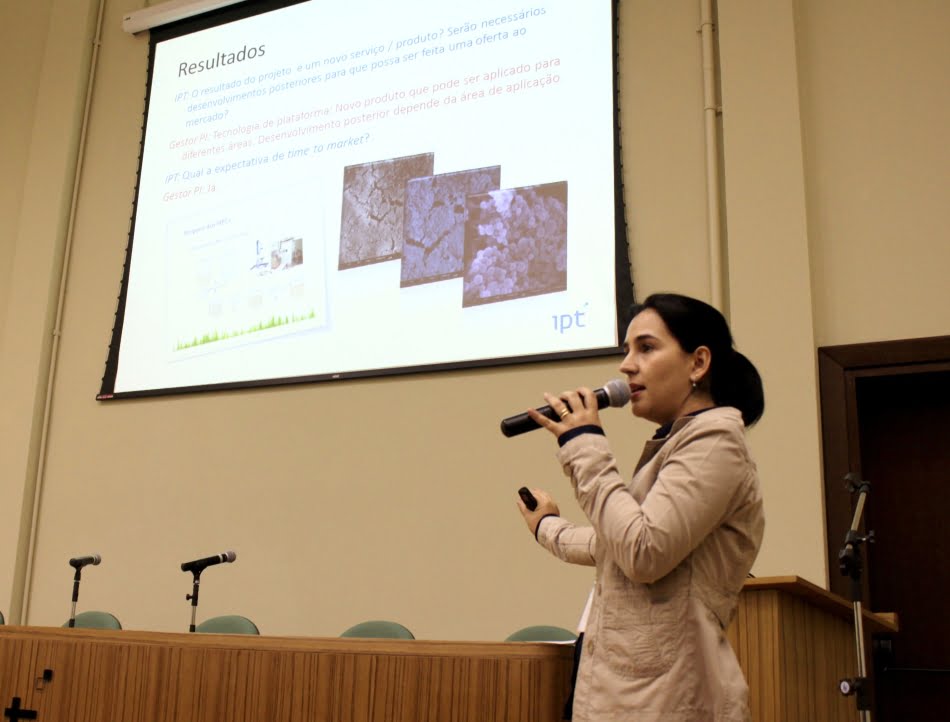 A pesquisadora Natália Cerize mostrou todo o processo de desenvolvimento de seu projeto de nanocarreadores coloidas