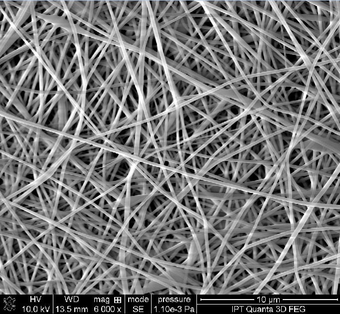 Micrografia de nanofibras, que podem ser produzidas de 100nm até micrômetros