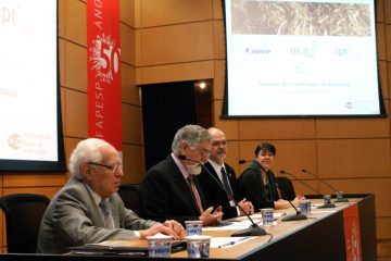 Mesa de abertura do seminário: da esq. para a dir, José Goldemberg, Celso Lafer, Fernando Landgraf e Glaucia Mendes Souza
