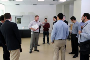 Representantes das montadoras visitam o laboratório de metrologia de ultraprecisão no novo núcleo de bionanomanufatura do IPT
