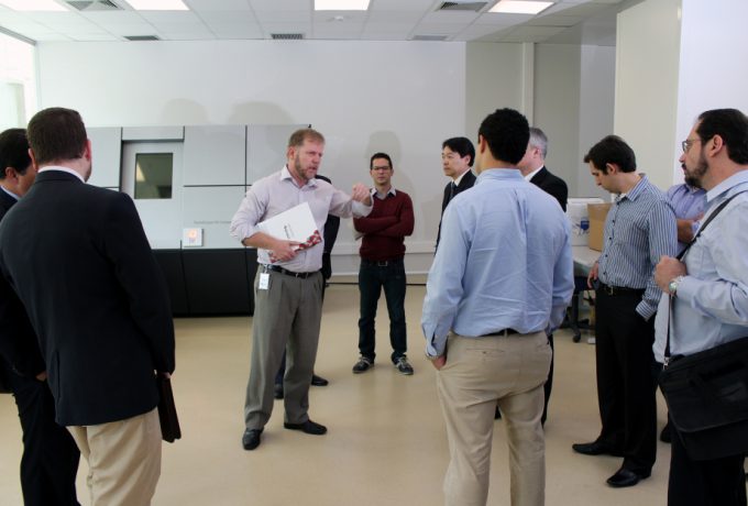 Representantes das montadoras visitam o laboratório de metrologia de ultraprecisão no novo núcleo de bionanomanufatura do IPT
