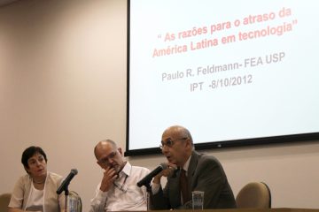 Feldmann (à dir.), ao lado do presidente do IPT, Fernando Landgraf, e da presidente do CRE, Ros Mari Zenha: ‘O problema de depender das commodities é que sempre pode surgir um país que vende mais barato’