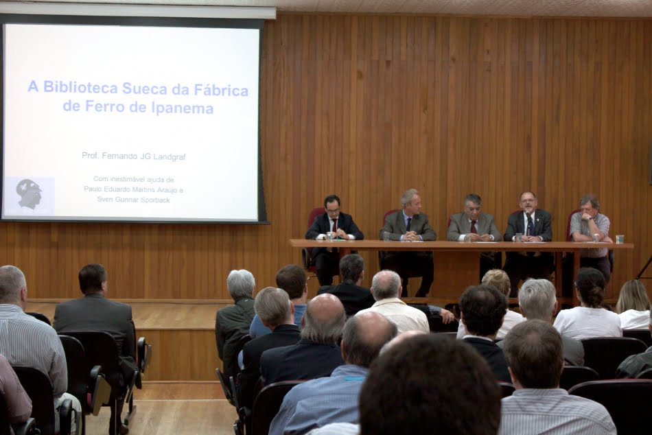 Cerimônia de doação de livros contou com a presença de diversas autoridades: da esq. para a dir, Lourenço, Robach, Cardoso, Landgraf e Tschiptschin