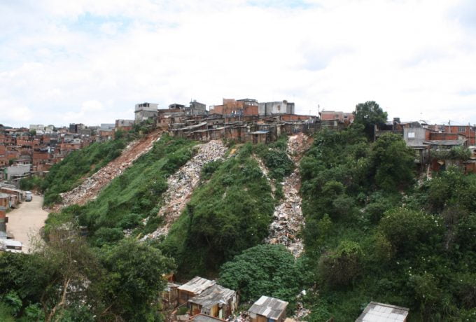 Favela Santa Madalena, na região de Sapopemba, tem setores sujeitos a riscos em época de chuvas