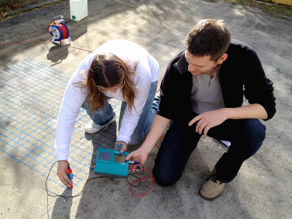 Realização de mapa de corrosão em campo de treinamento do BAM, com o pesquisador Markus Stoppel