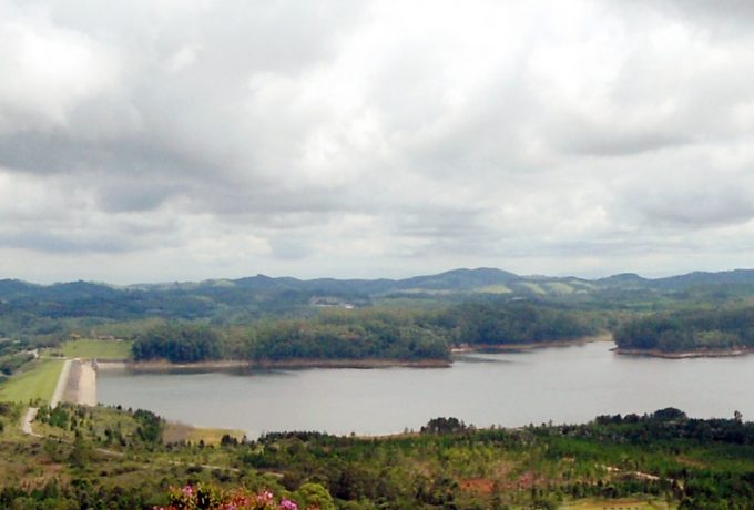 Reservatório Ponte Nova, localizado na divisa dos municípios de Salesópolis e Biritiba Mirim, atende à demanda de água para abastecimento público, industrial e dos produtores agrícolas do chamado cinturão verde de Mogi das Cruzes