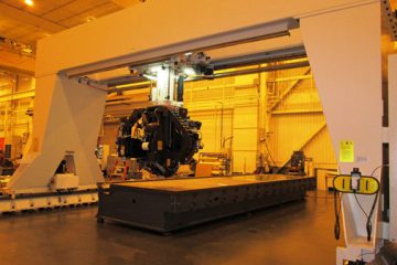 Máquina de deposição de fitas do Laboratório de Estruturas Leves do IPT pode construir peças de 4,0 m de largura por 12,0 m de comprimento
