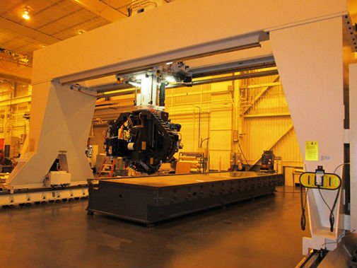 Máquina de deposição de fitas do Laboratório de Estruturas Leves do IPT pode construir peças de 4,0 m de largura por 12,0 m de comprimento