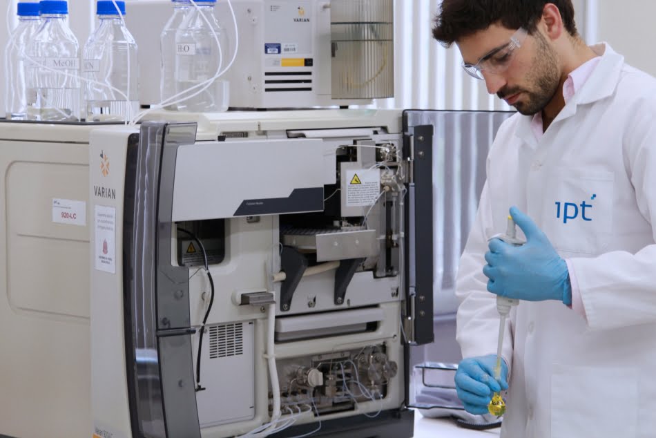 Cromatógrafo líquido de alta eficiência é o principal equipamento usado para os ensaios de determinação dos teores de formol, afirma o pesquisador Diego Zulkiewicz Gomes