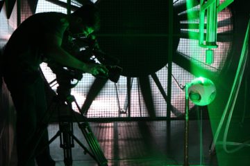 Análise das bolas de futebol 13 Ensaios de aerodinâmica dos quatro modelos de bolas foram realizados no túnel de vento