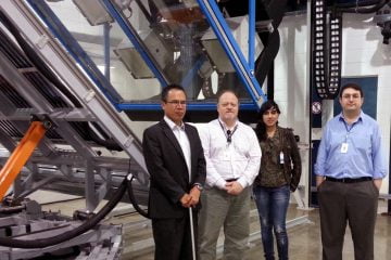 Villagómez, Messina, Daniela e Daniel Sowmy, responsável pelo Laboratório de Instalações Prediais e Saneamento do IPT (da esq. para a dir) nas instalações do simulador
