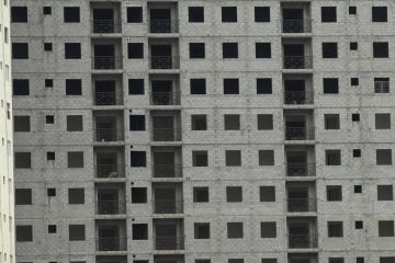 Ciclo de vida de materiais de construção 22 Quarenta e cinco inventários de ciclo de vida referentes aos processos de fabricação e distribuição de 27 materiais de construção estão disponíveis agora