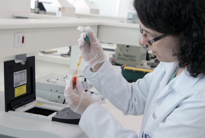 Construção de sistemas microfluídicos para aplicação na produção de micro e nanopartículas foi realizado na Escola Politécnica da USP e no IPT