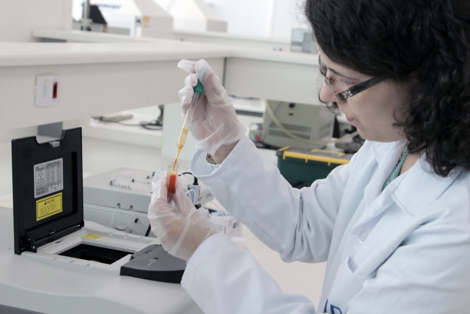 Construção de sistemas microfluídicos para aplicação na produção de micro e nanopartículas foi realizado na Escola Politécnica da USP e no IPT