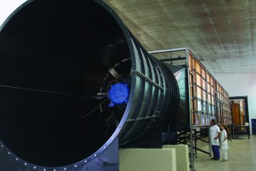 Túnel de Vento de 40 m de comprimento (90 km/h de velocidade e anemômetro a laser por fibra ótica)